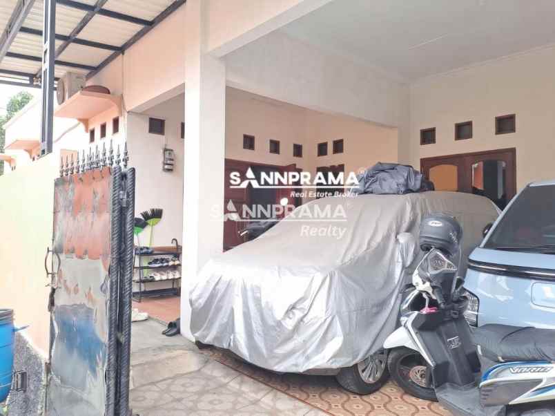 rumah semi furnished tanah 154m2 di tanah baru depok