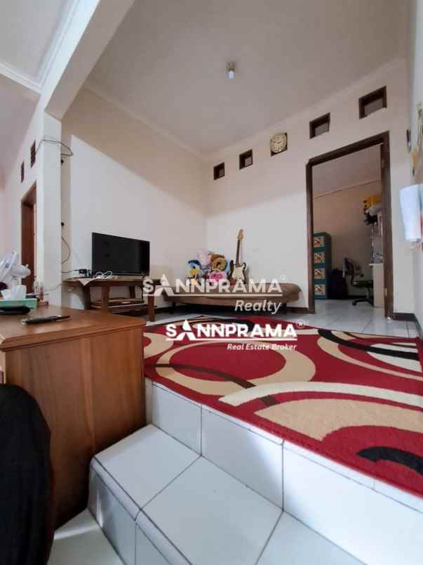 rumah semi furnished tanah 154m2 di tanah baru depok