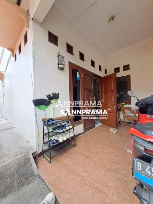 rumah semi furnished tanah 154m2 di tanah baru depok