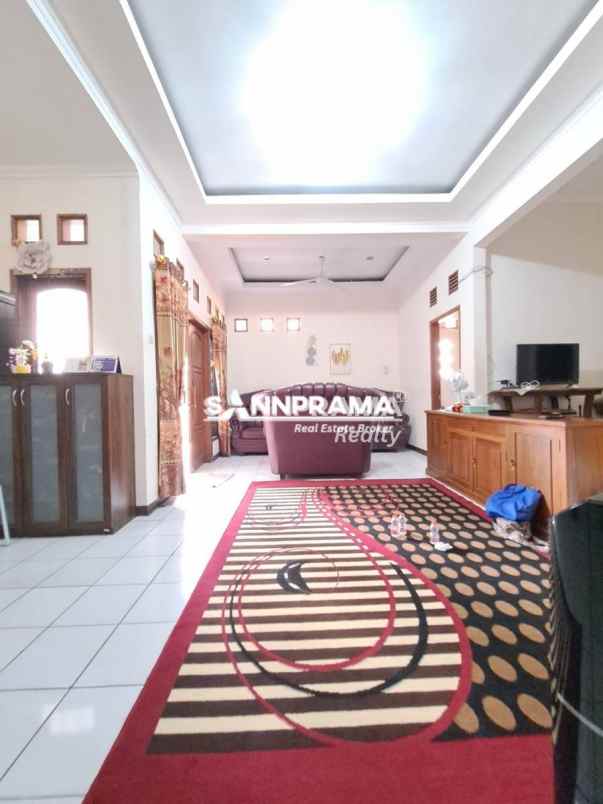 rumah semi furnished tanah 154m2 di tanah baru depok