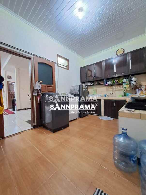 rumah semi furnished tanah 154m2 di tanah baru depok