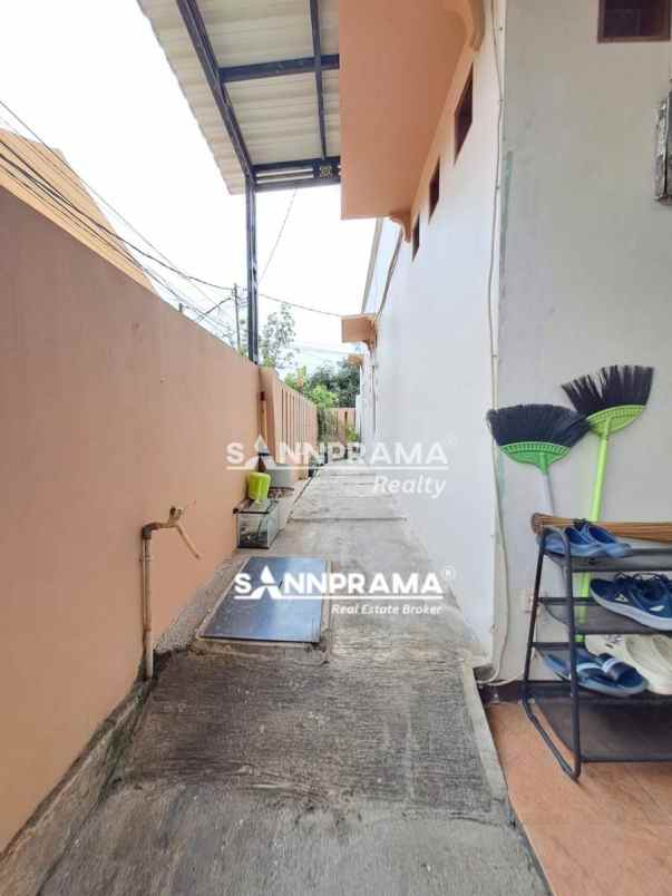 rumah semi furnished tanah 154m2 di tanah baru depok