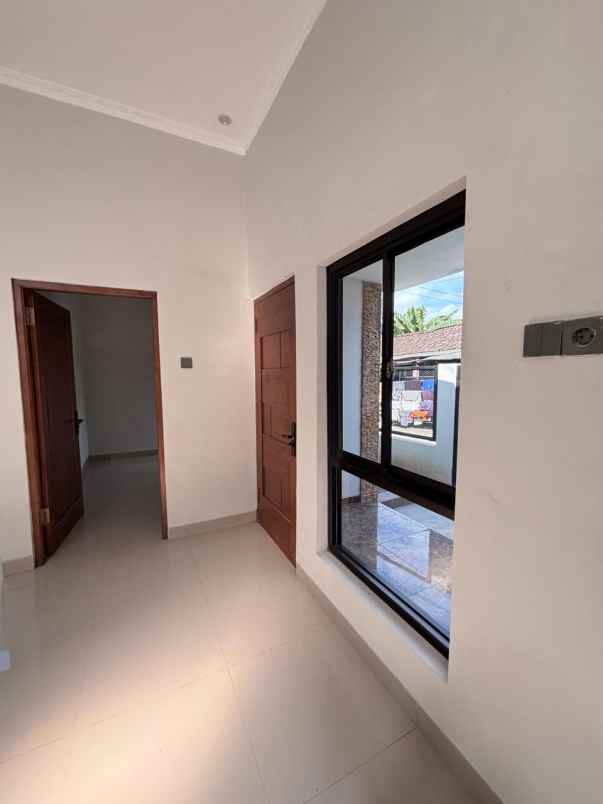 rumah shm di godean ada taman dan area cuci jemur