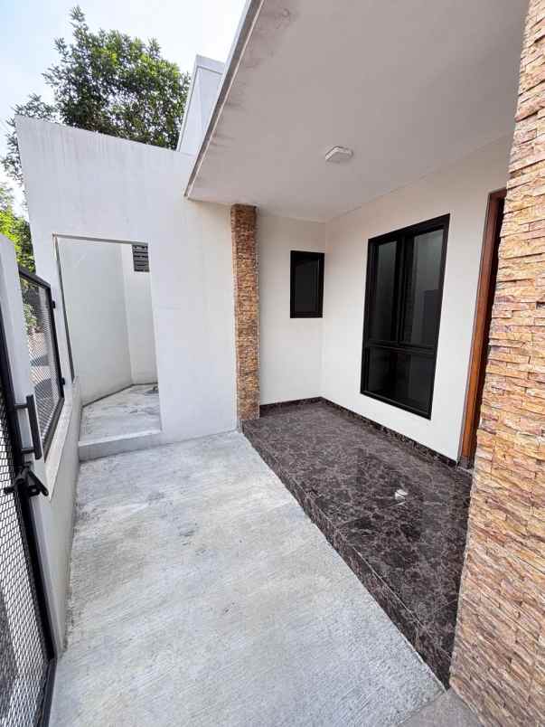 rumah shm di godean ada taman dan area cuci jemur