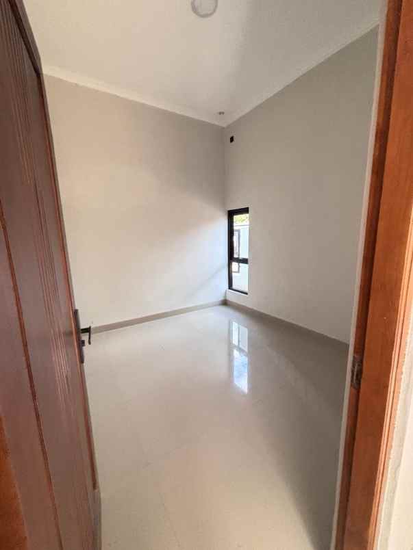 rumah shm di godean ada taman dan area cuci jemur