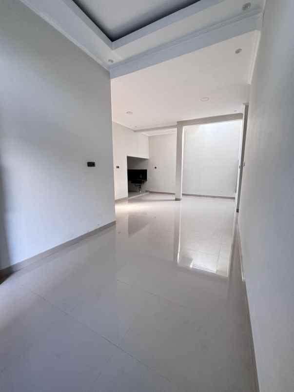 rumah shm di godean ada taman dan area cuci jemur