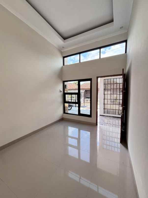 rumah shm di godean ada taman dan area cuci jemur