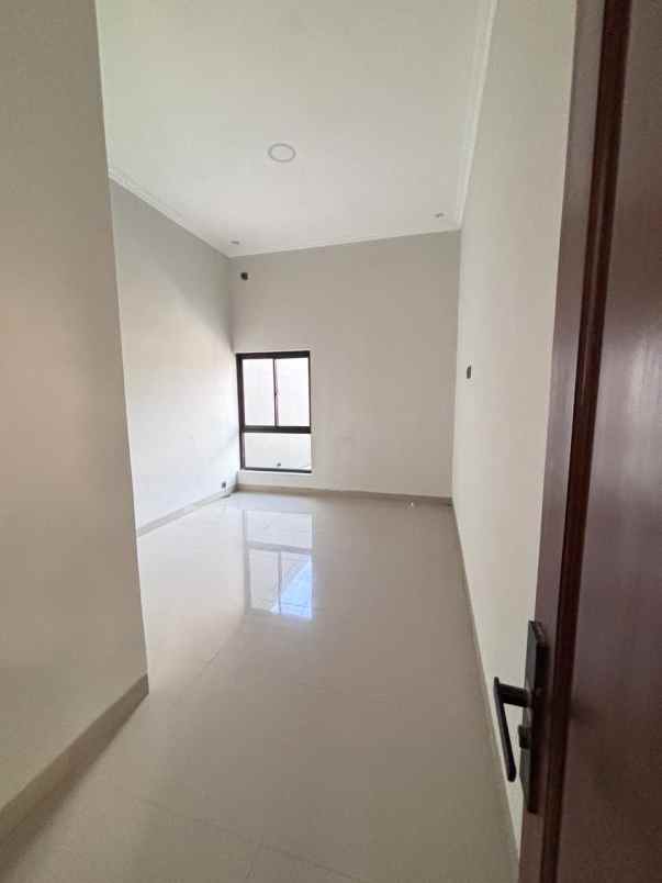 rumah shm di godean ada taman dan area cuci jemur