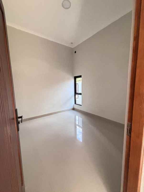 rumah shm di godean ada taman dan area cuci jemur