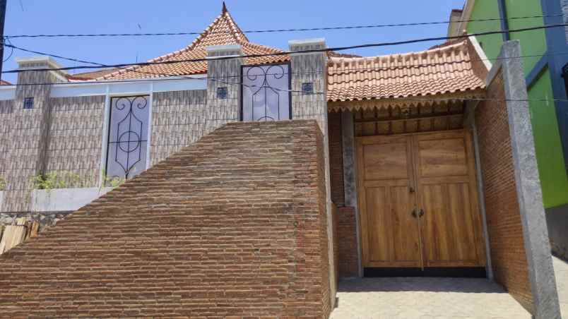 rumah shm kolam renang siap huni di banyuwangi