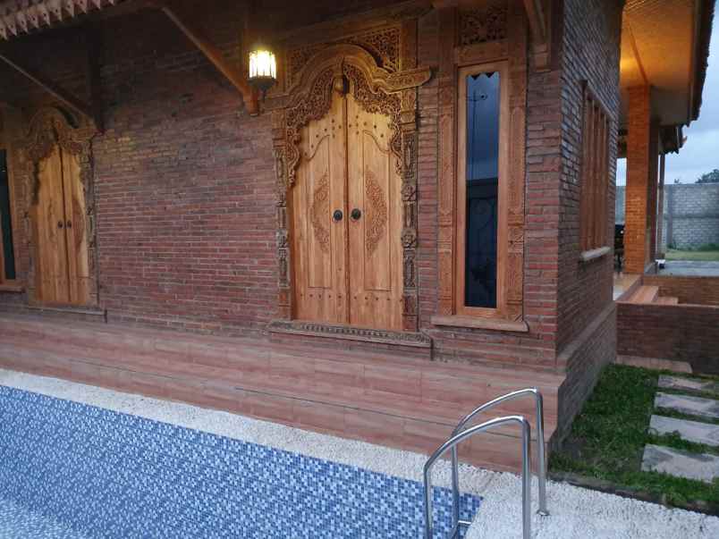 rumah shm kolam renang siap huni di banyuwangi