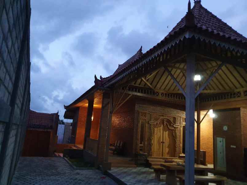 rumah shm kolam renang siap huni di banyuwangi