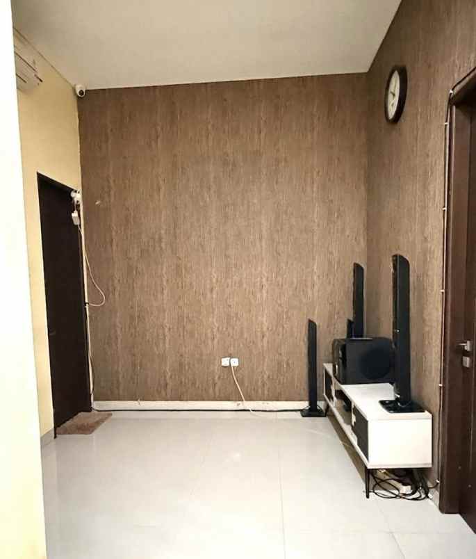 rumah siap huni 2 5 lantai di jatiwaringin