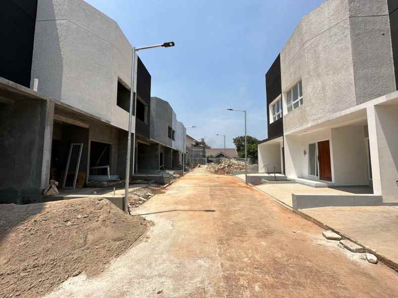rumah strategis 2 5lt rooftop di pondok melati bekasi