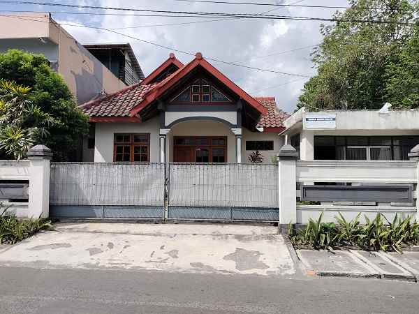 rumah strategis bonus kos kosan di belakang monjali