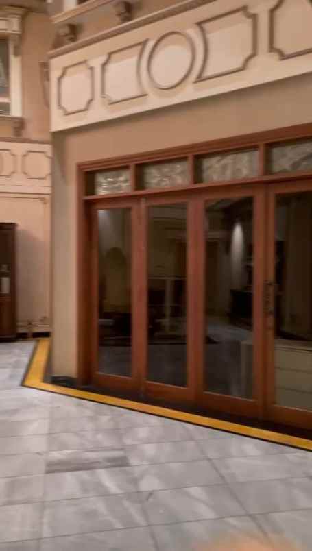 rumah strategis di menteng 100 meter ke taman suropati