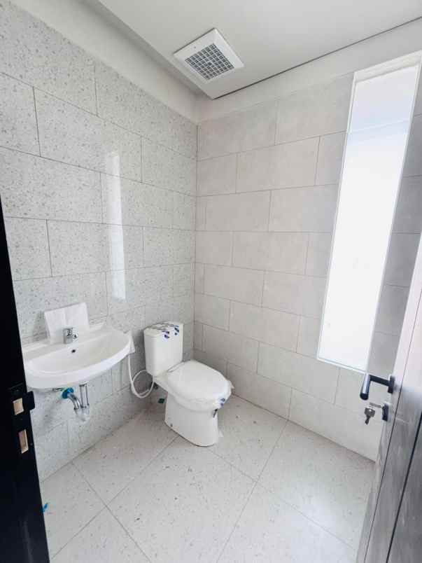 rumah tropis modern dekat pku gamping