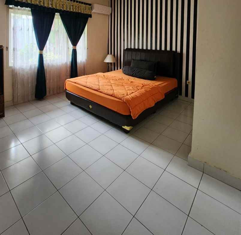 villa classic minimalis di sebelah kota bunga cipanas