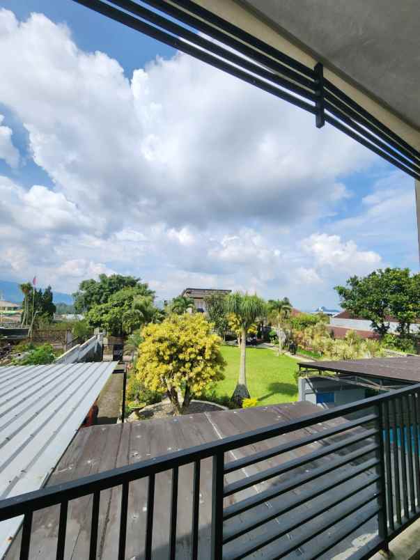 villa luas di samping istana cipanas