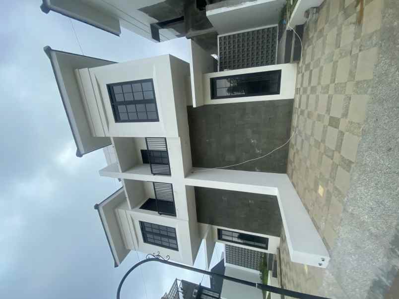 villa modern pusat kota malang