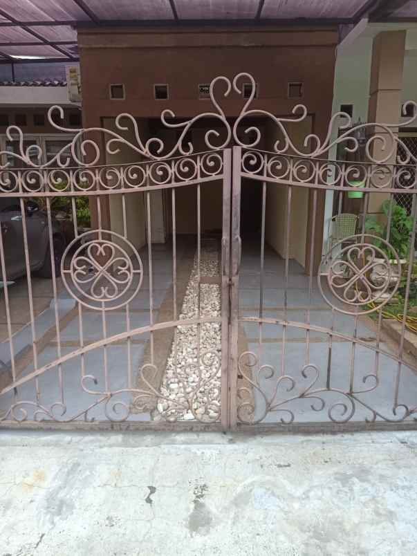 cluster perumahan depannya jalan raya