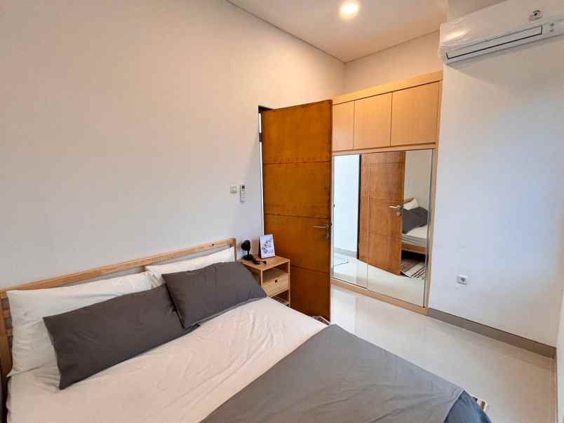 cuma 1 km an ke stasiun rumah mewah murah di depok