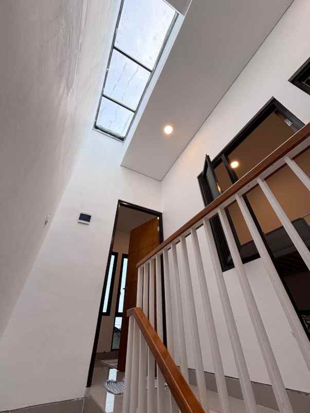 cuma 1 km an ke stasiun rumah mewah murah di depok