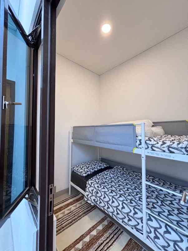 cuma 1 km an ke stasiun rumah mewah murah di depok