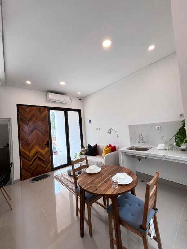 cuma 1 km an ke stasiun rumah mewah murah di depok