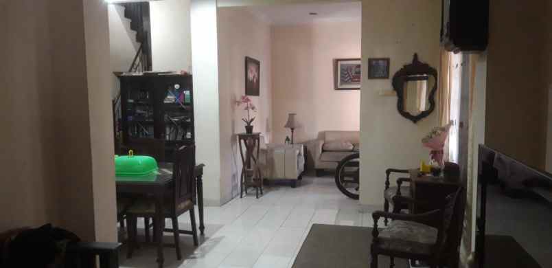 dijual 2 rumah jadi satu di raffles hills cibubur