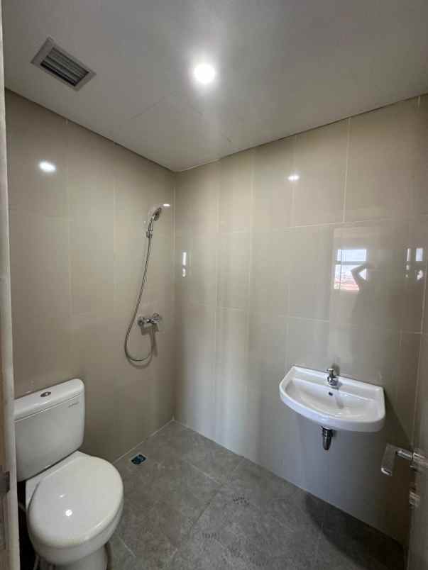 dijual apartemen grand dharmahusada lagoon