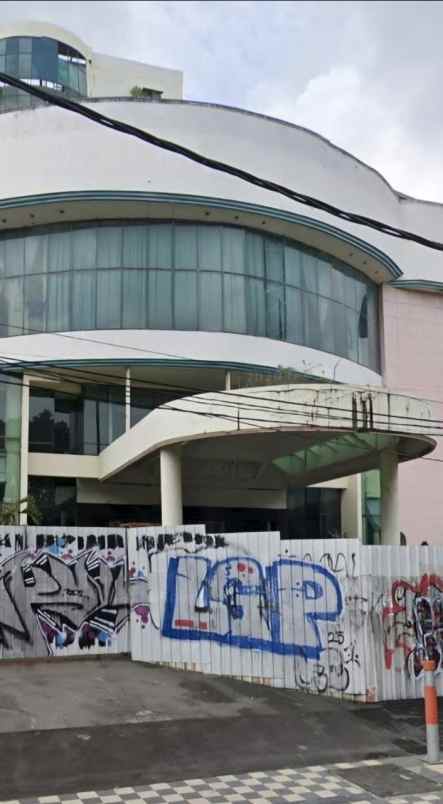 dijual bangunan ex hotel satelit mayjen sungkono