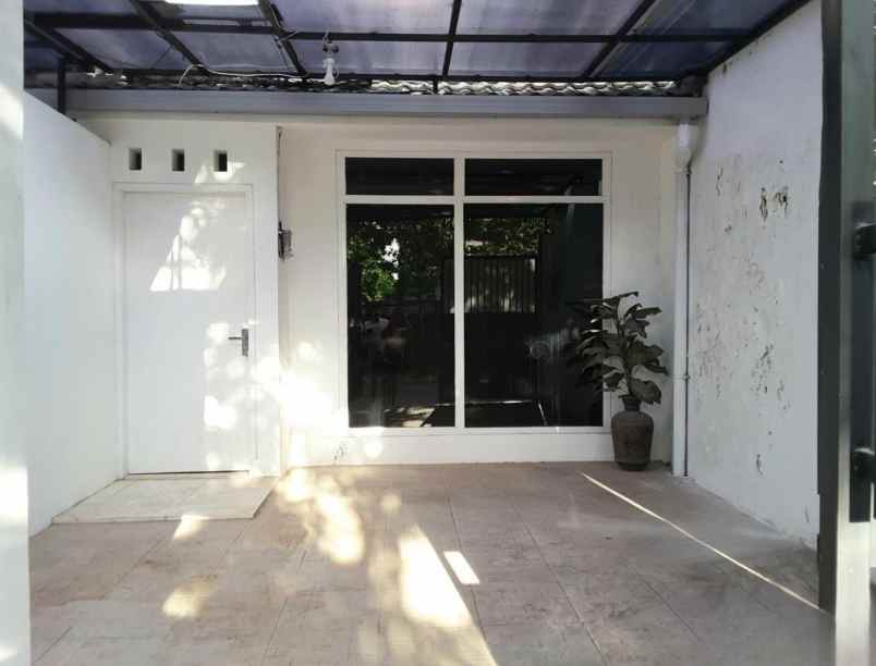 dijual cepat rumah di barata jaya gubeng surabaya
