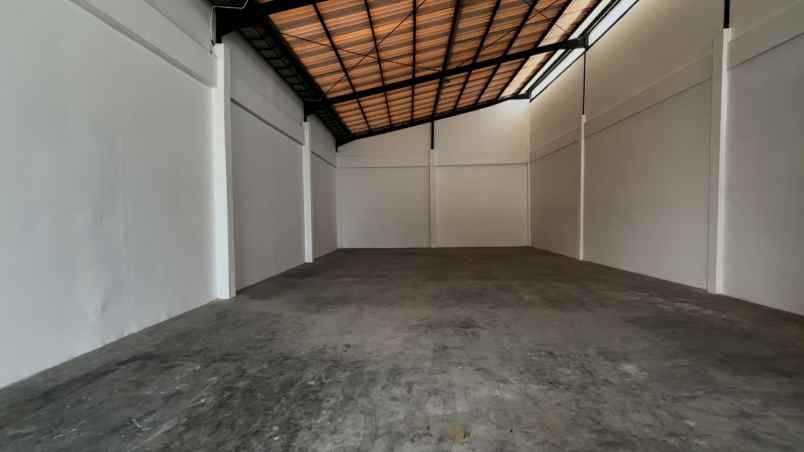 dijual gudang strategis bp ngoro