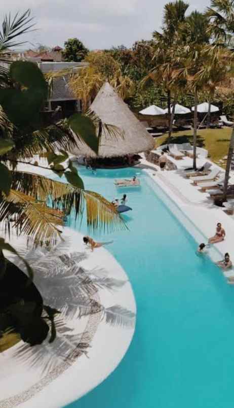 dijual hotel pantai batu bolong