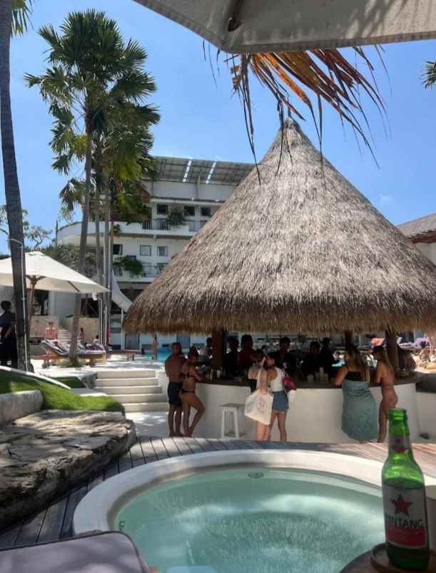 dijual hotel pantai batu bolong