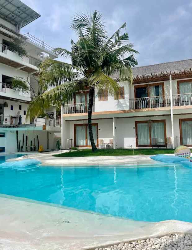 dijual hotel pantai batu bolong