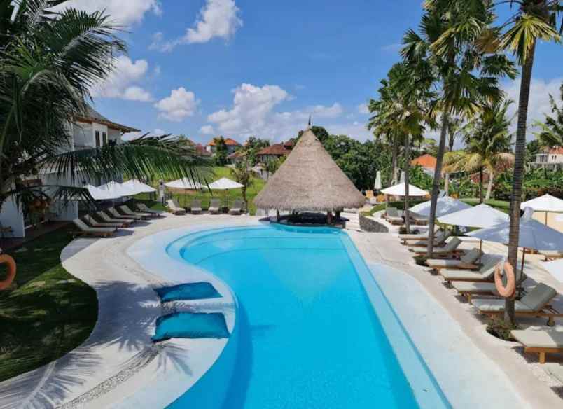 dijual hotel pantai batu bolong