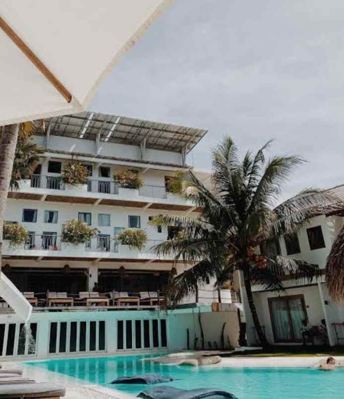 dijual hotel pantai batu bolong