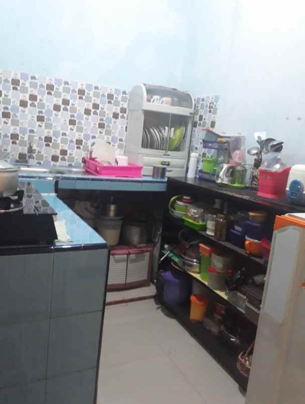 dijual kost jln nanas flamboyan utan