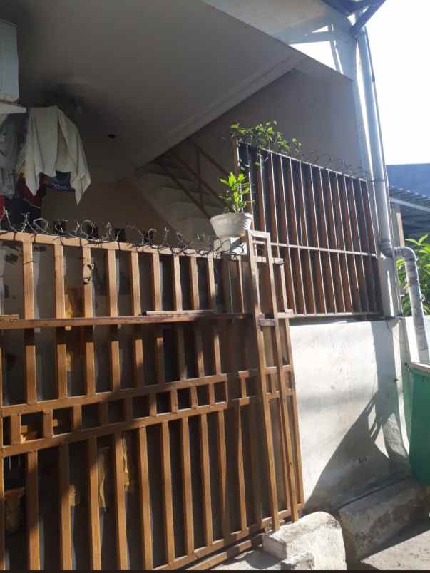 dijual kost jln nanas flamboyan utan