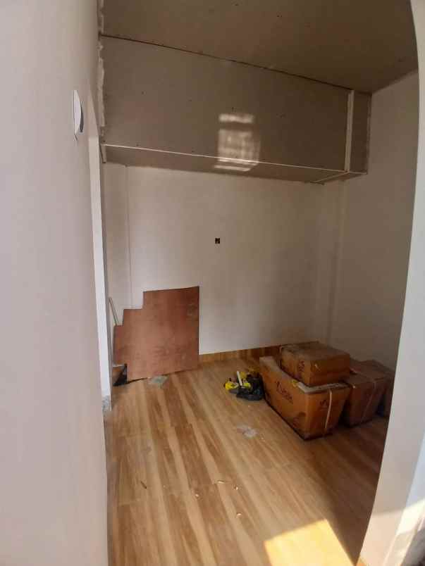 dijual kost kukusan beji