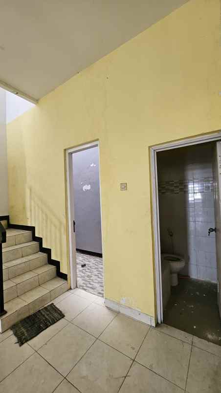 dijual ruko 2 lantai di waru