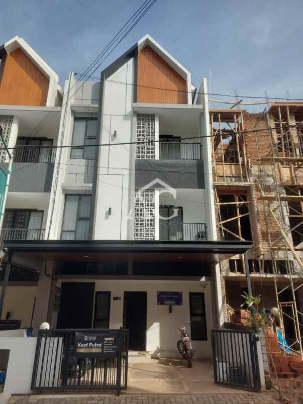 dijual rukost 14 kt full penghuni di merjosari malang