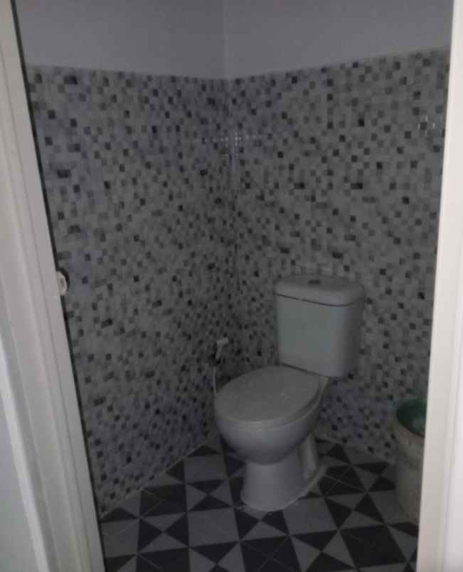 dijual rumah 2 lantai di depok 400 juta an