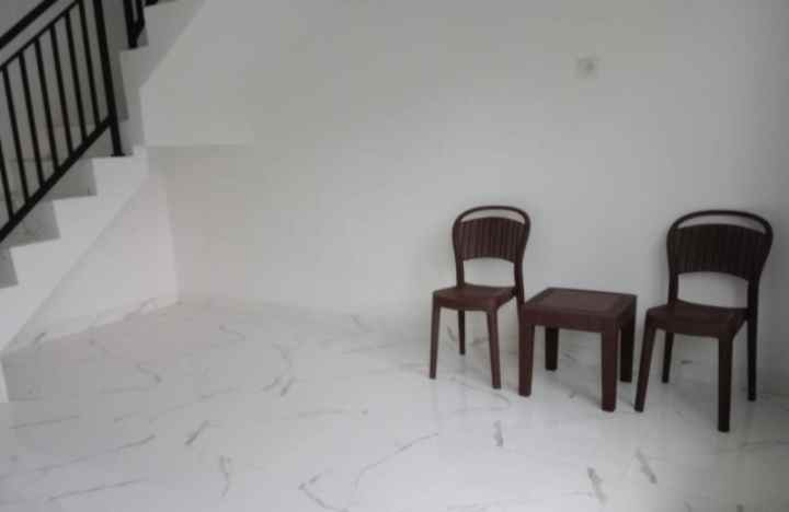 dijual rumah 2 lantai di depok 400 juta an