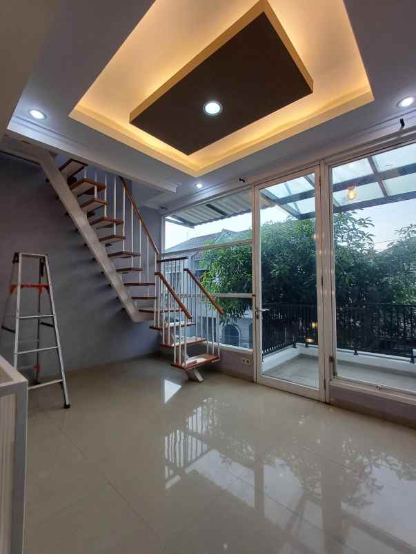 dijual rumah 2 lantai di pesona alam jagakarsa jaksel