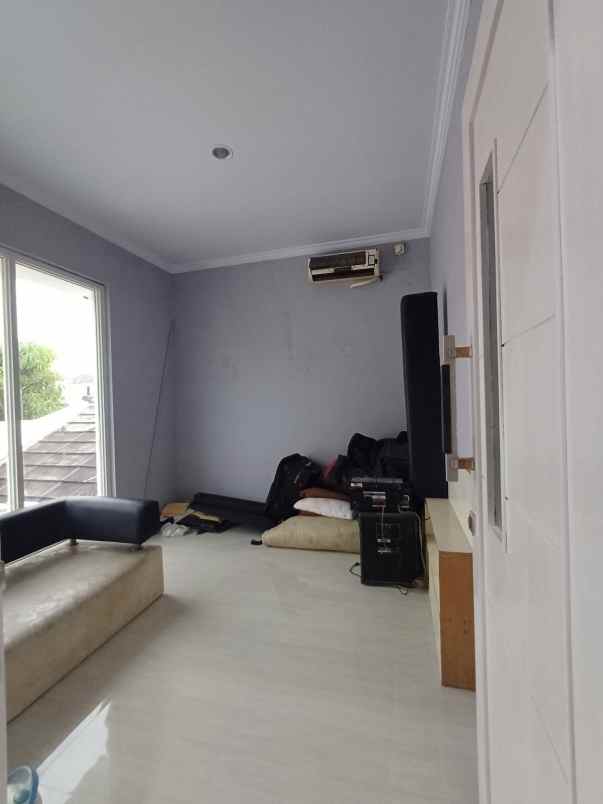 dijual rumah 2 lantai di pesona alam jagakarsa jaksel