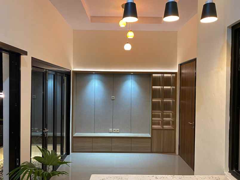 dijual rumah 6f44 339 jl utama pd kulon