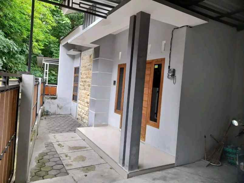 dijual rumah ambarketawang